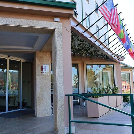 Hotel Santhyago Trofa Bagian luar foto