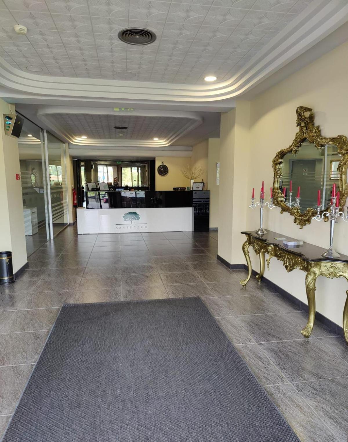Hotel Santhyago Trofa Bagian luar foto