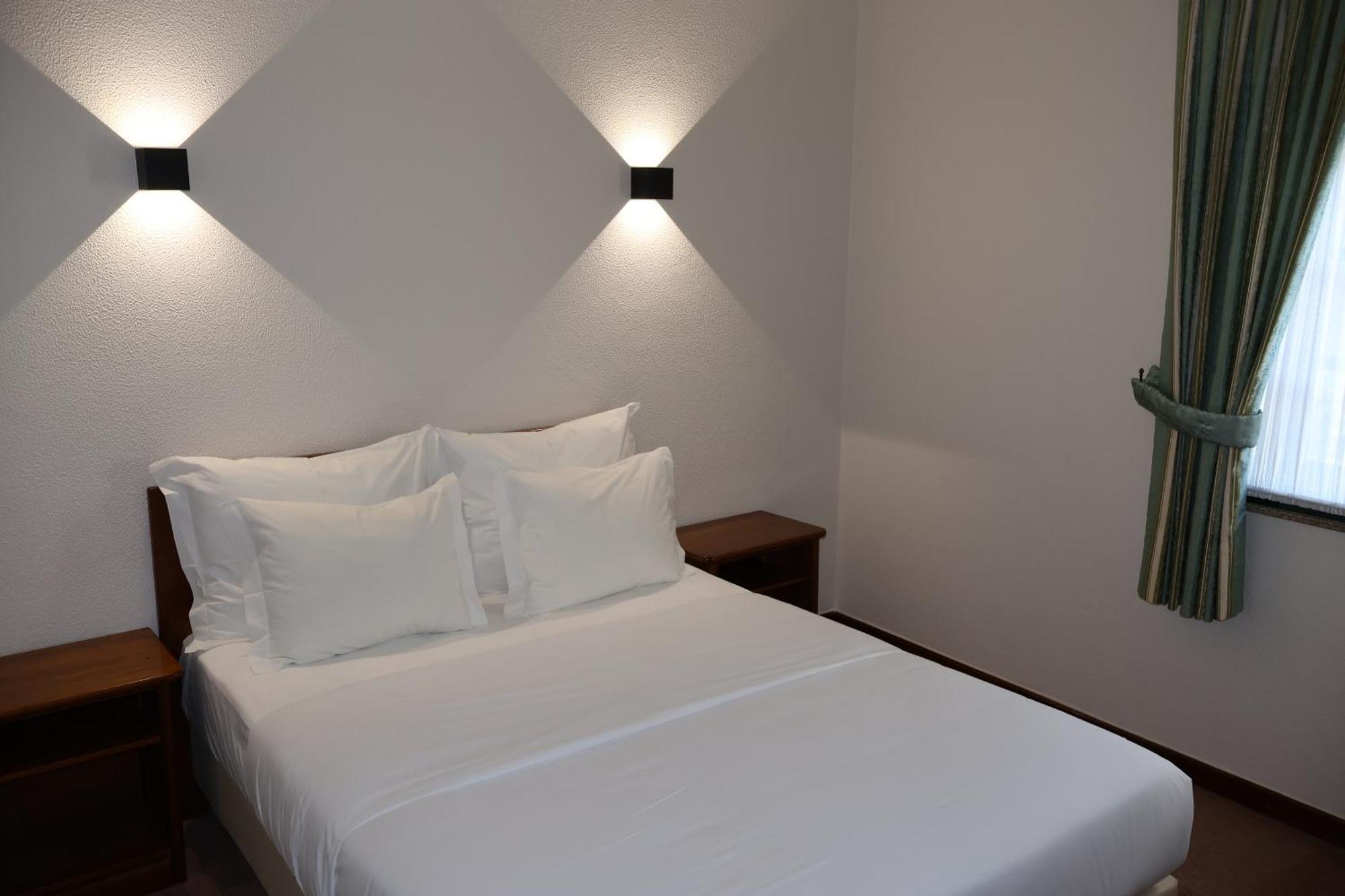 Hotel Santhyago Trofa Bagian luar foto