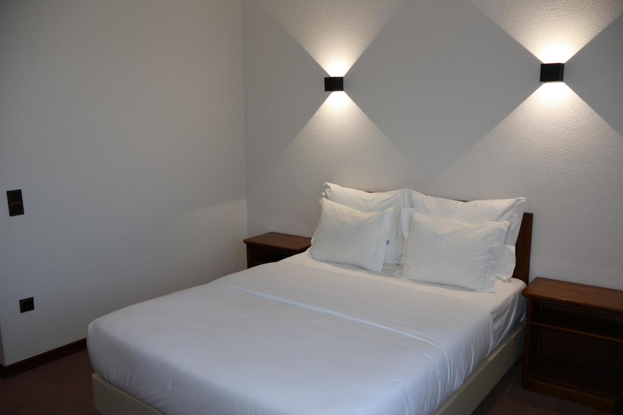 Hotel Santhyago Trofa Bagian luar foto