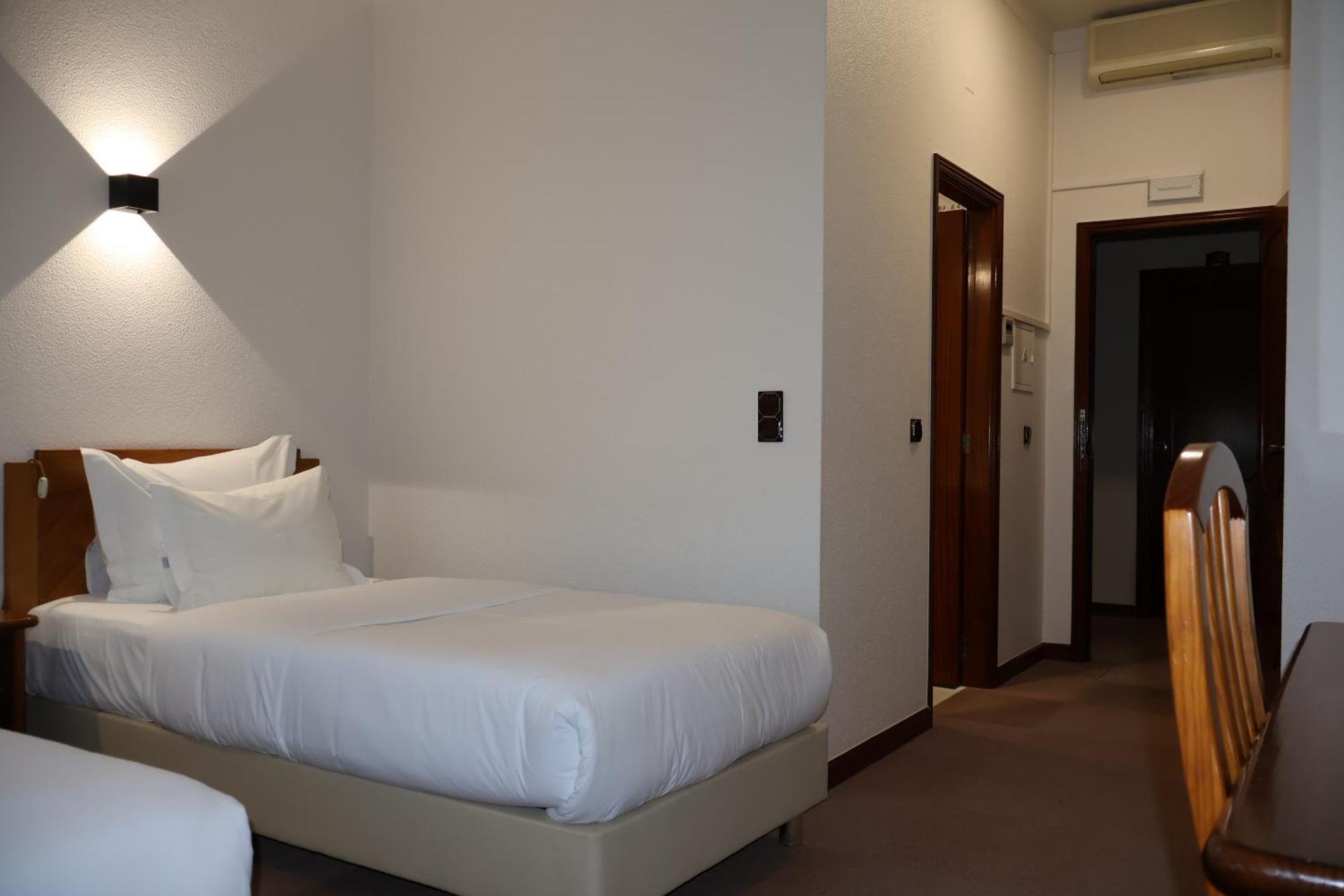 Hotel Santhyago Trofa Ruang foto