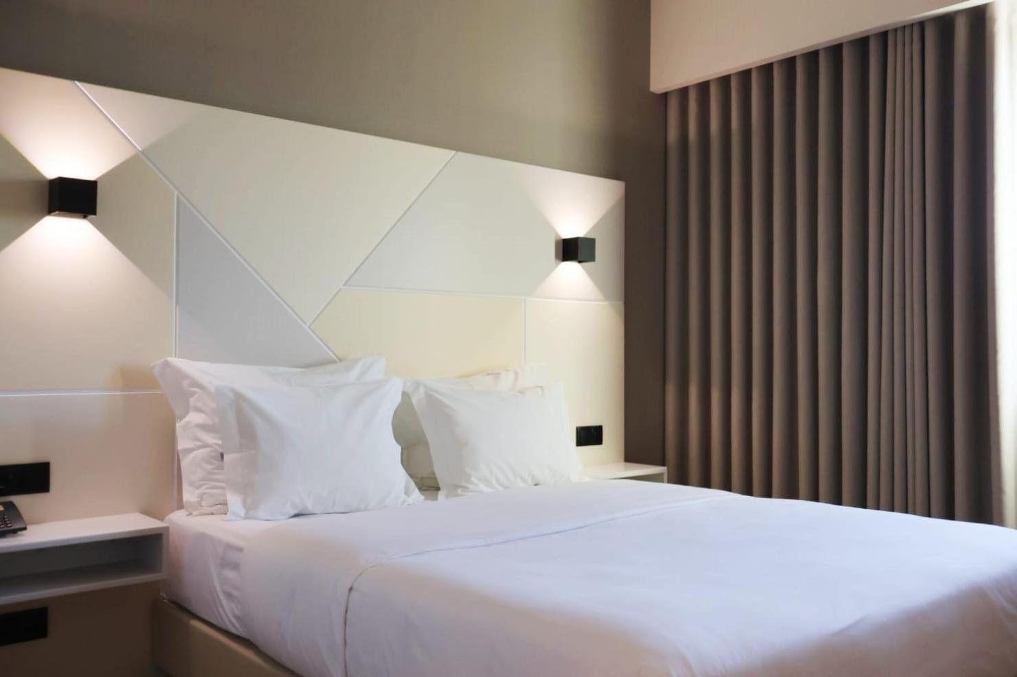 Hotel Santhyago Trofa Bagian luar foto