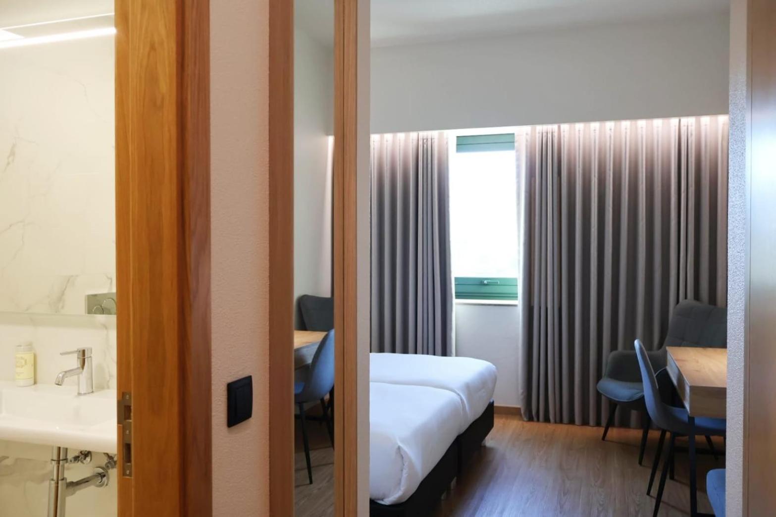 Hotel Santhyago Trofa Bagian luar foto