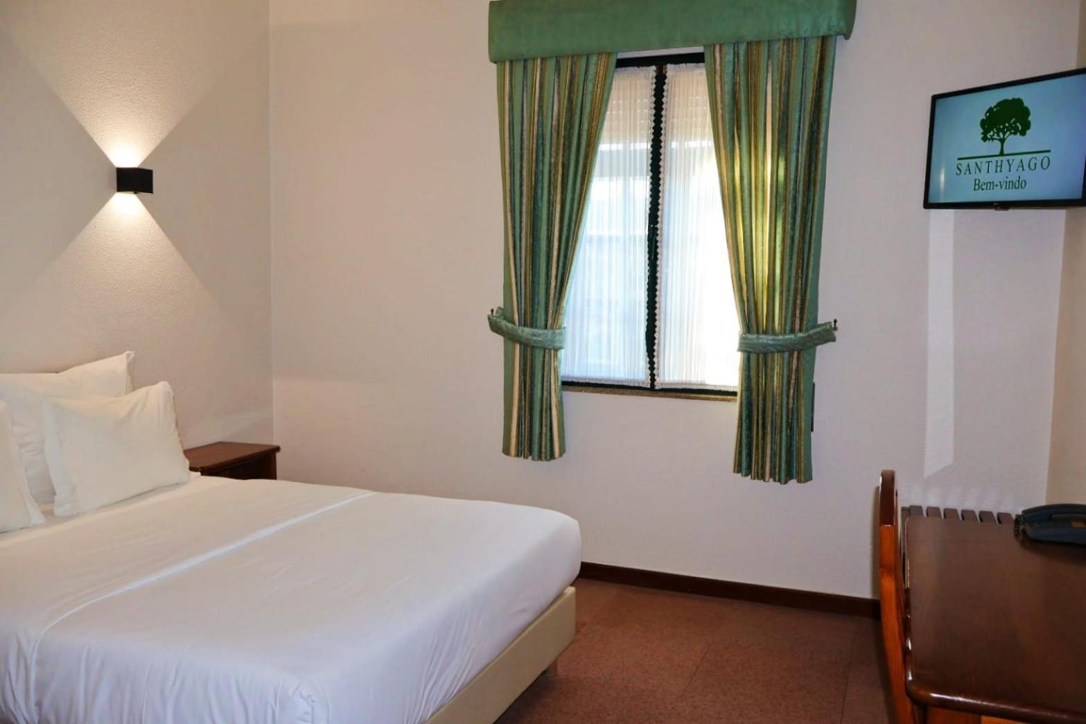 Hotel Santhyago Trofa Bagian luar foto