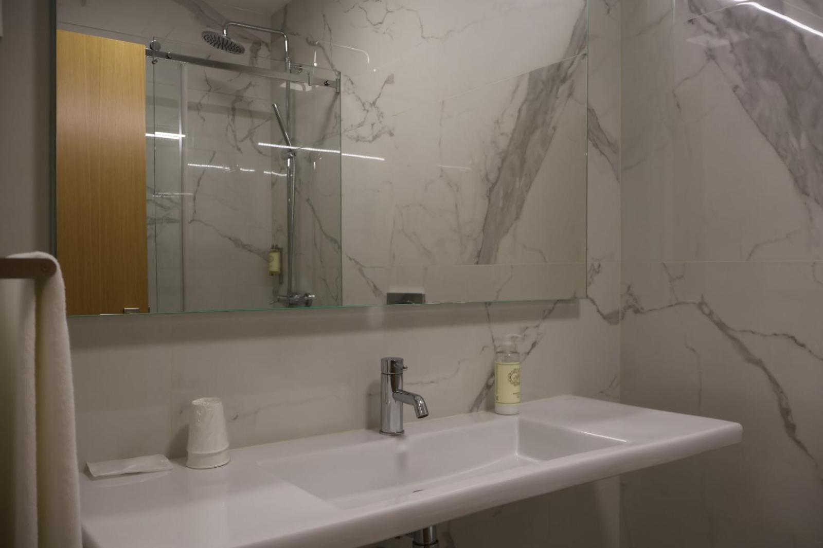 Hotel Santhyago Trofa Bagian luar foto