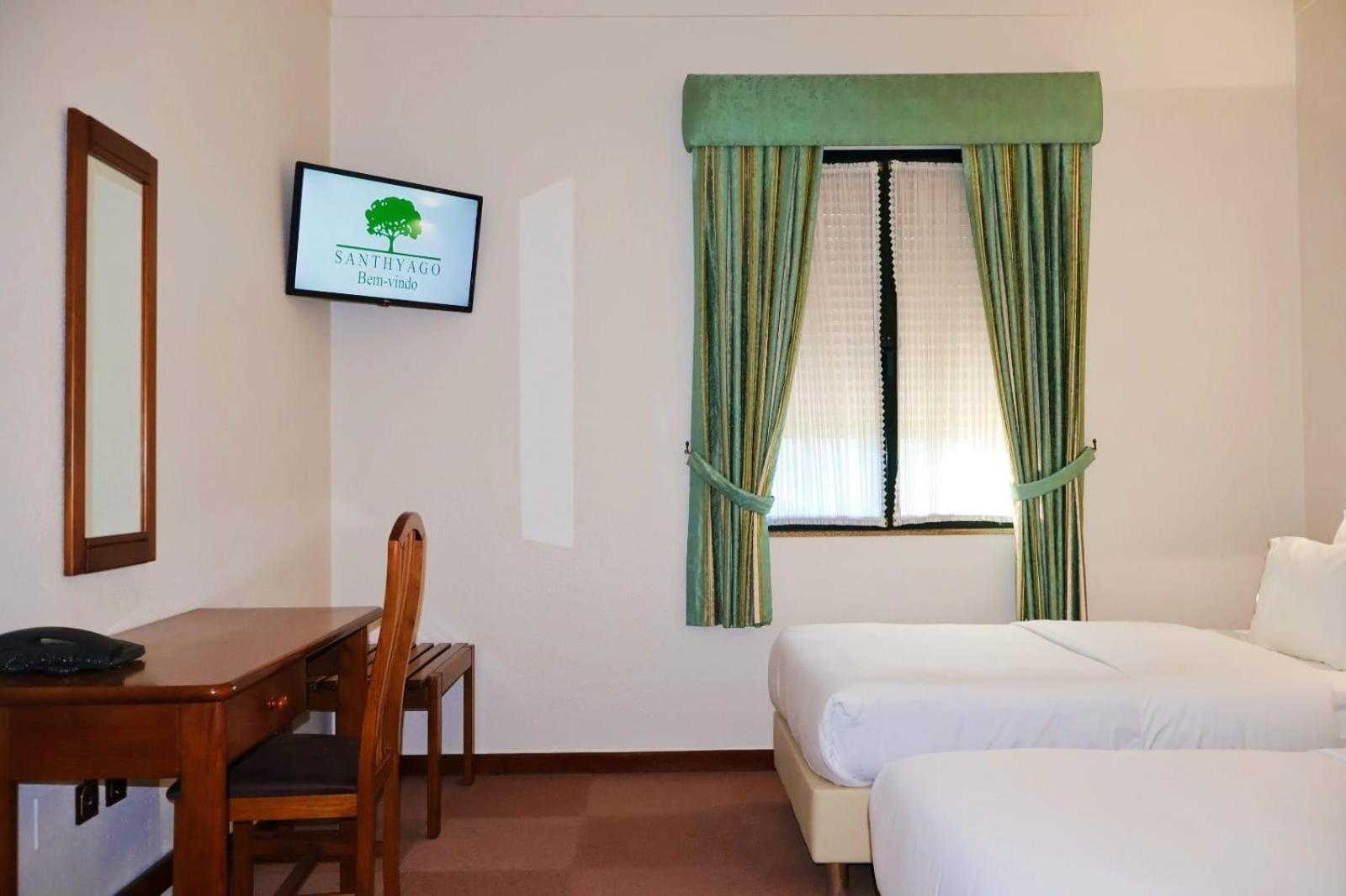 Hotel Santhyago Trofa Bagian luar foto